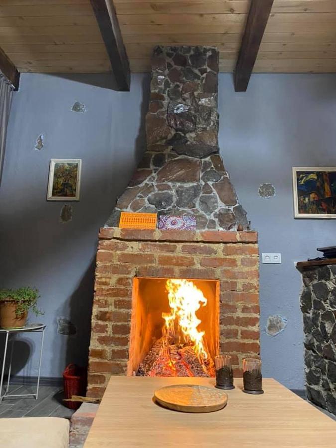 Mitarbi Silence - Cozy Holiday Cottages In Mountains بورجومي المظهر الخارجي الصورة