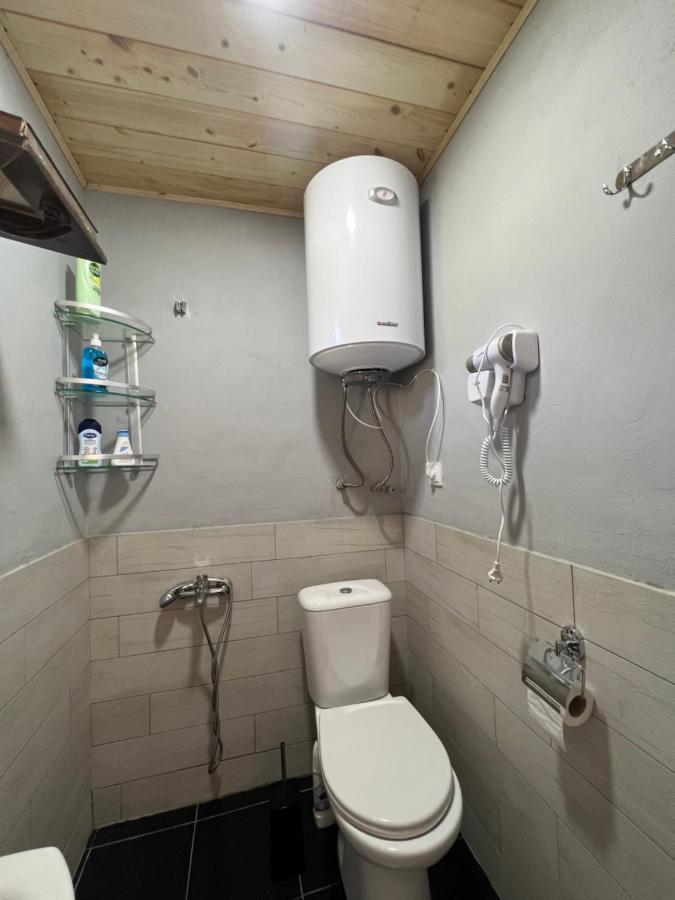 Mitarbi Silence - Cozy Holiday Cottages In Mountains بورجومي المظهر الخارجي الصورة